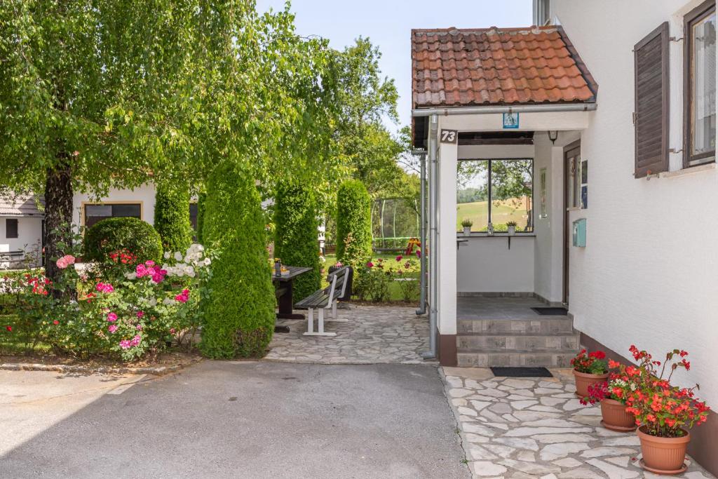 Vonkajšia záhrada v ubytovaní Apartments Patar
