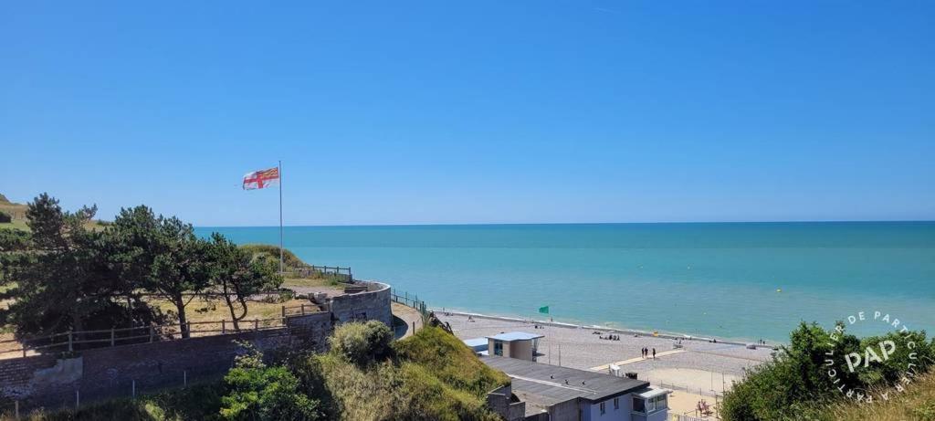 - une vue sur la plage de sable dans l'établissement Mesnil Val Plage, à Criel-sur-Mer