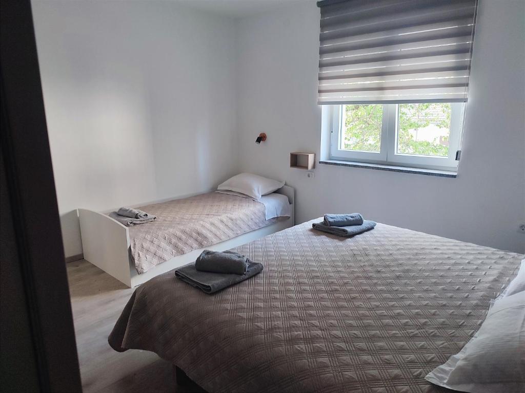Posteľ alebo postele v izbe v ubytovaní Apartman Levi