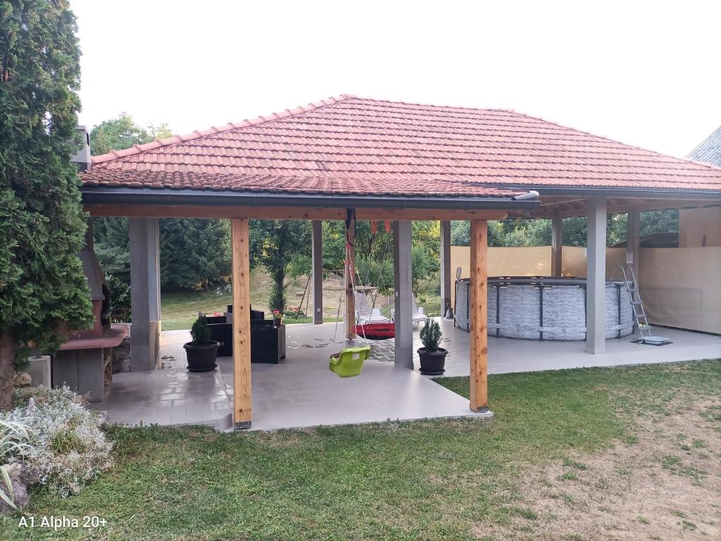 Vonkajšia záhrada v ubytovaní Kuca za odmor Braco