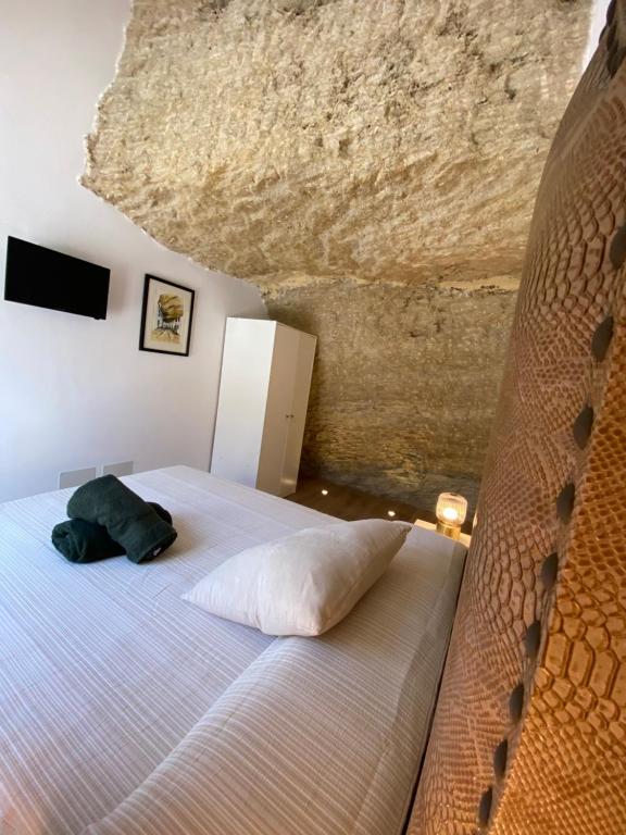 Postel nebo postele na pokoji v ubytování Casa Cueva “El Refugio en la Cueva”