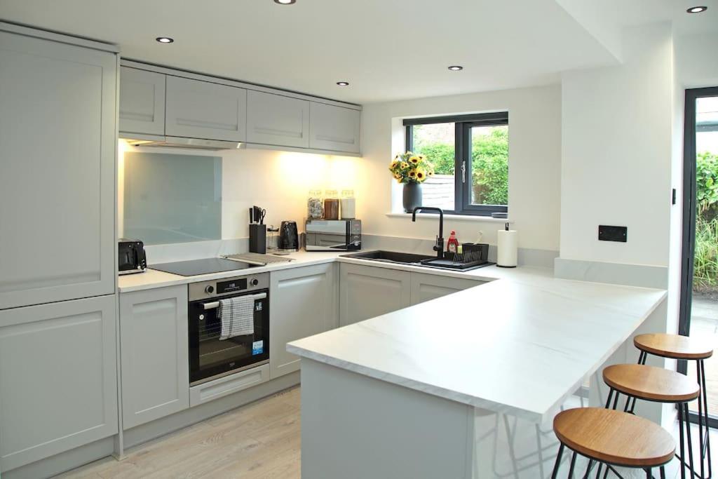 Luxury Kitchens of Macclesfield: Stunning Designs & Elegant Styles
