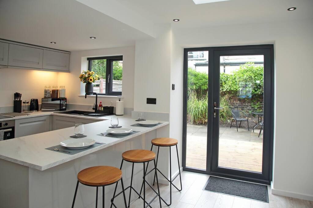 Luxury Kitchens of Macclesfield: Stunning Designs & Elegant Styles