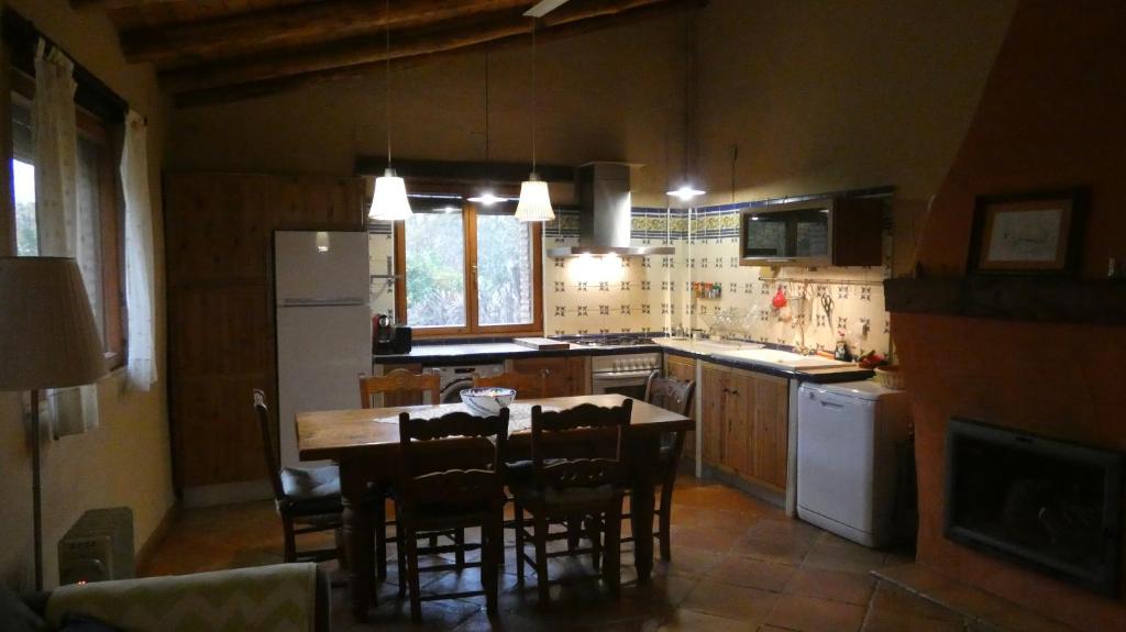 A kitchen or kitchenette at Casa Rural El Riandero