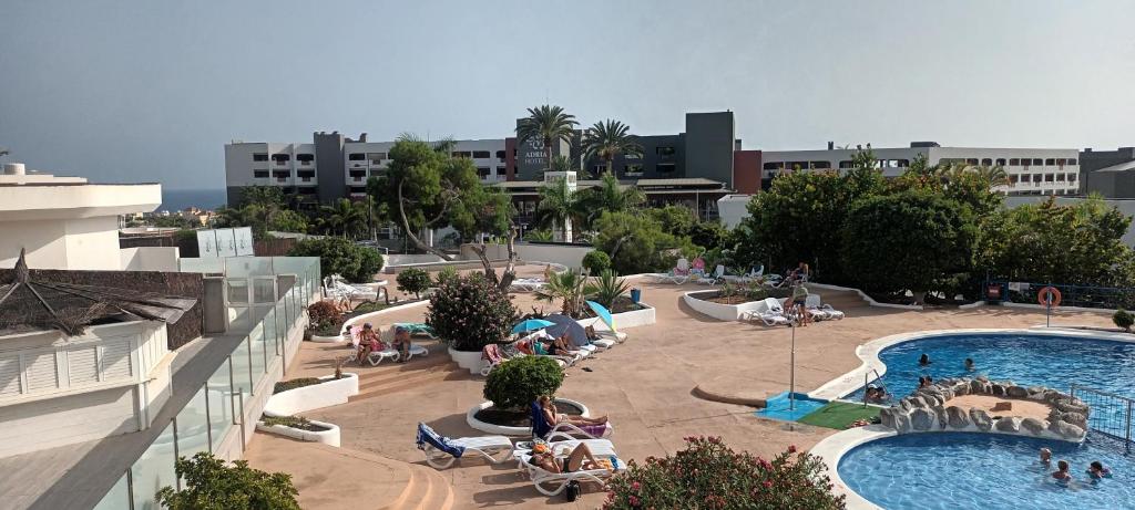 Výhled na bazén z ubytování Cosy Studio on rooftop Playa Paraiso nebo okolí