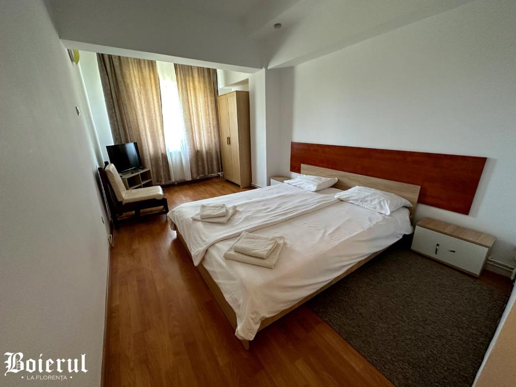 Postel nebo postele na pokoji v ubytování Boierul la Florenta