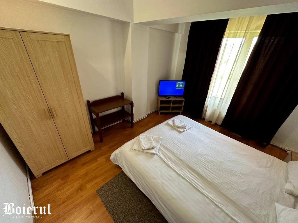 Postel nebo postele na pokoji v ubytování Boierul la Florenta