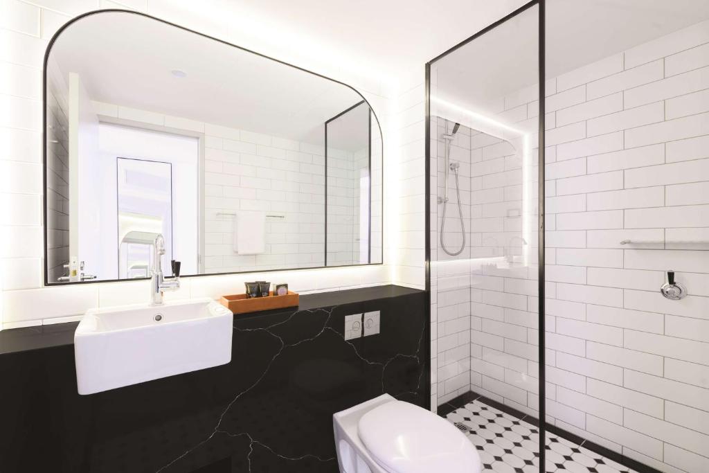 The Savoy Hotel on Little Collins Melbourne - Resim 42