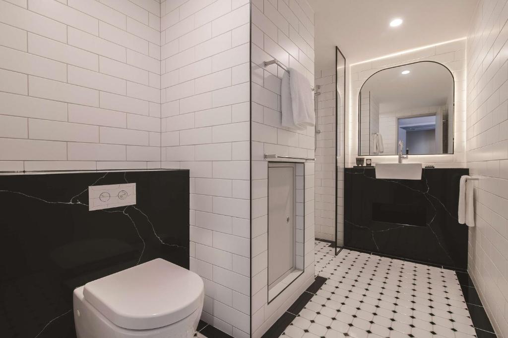 The Savoy Hotel on Little Collins Melbourne - Resim 45