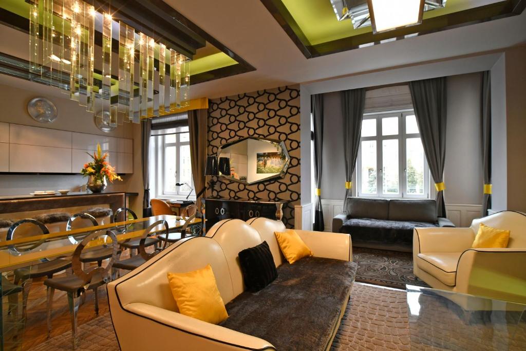 Galeri foto LuxuryFlat near centre on118 sqm, 3BR,2BTH,8bed,AC di Budapest