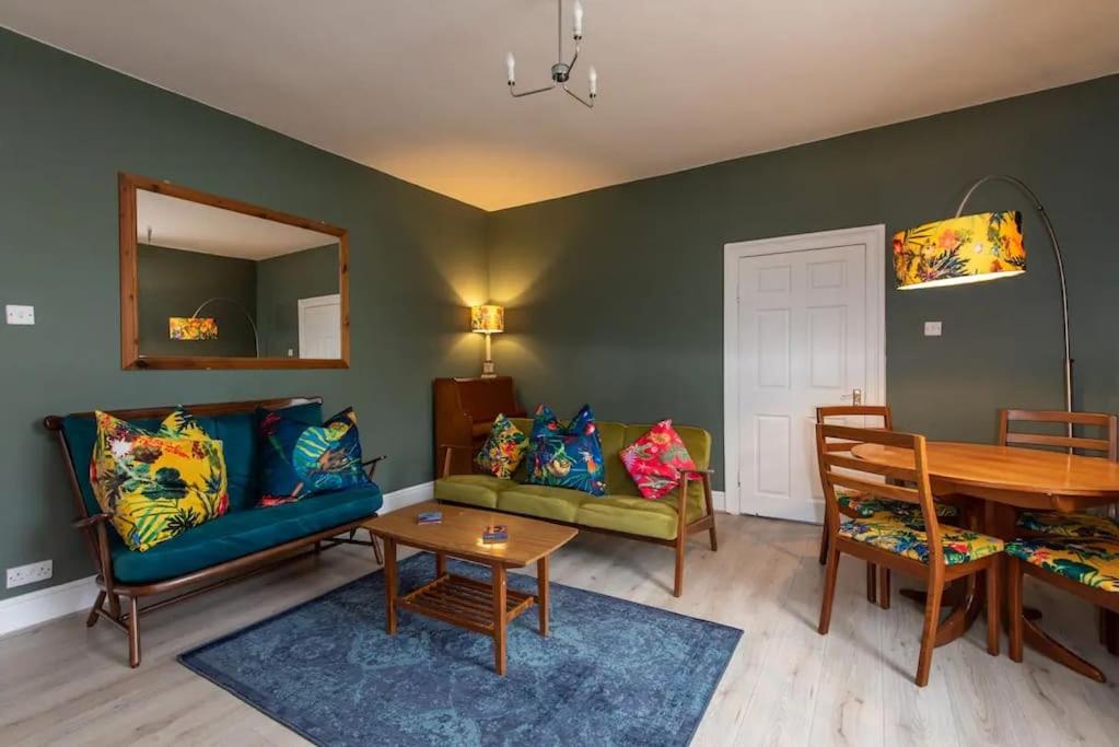 Χώρος καθιστικού στο Peaceful Home from Home - Spacious 3 Bedroom House Accommodating 7 - Ideal for Families and Workers