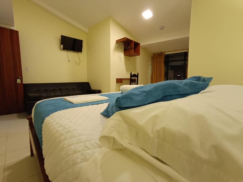 Postel nebo postele na pokoji v ubytování Hostal CañaLimeña