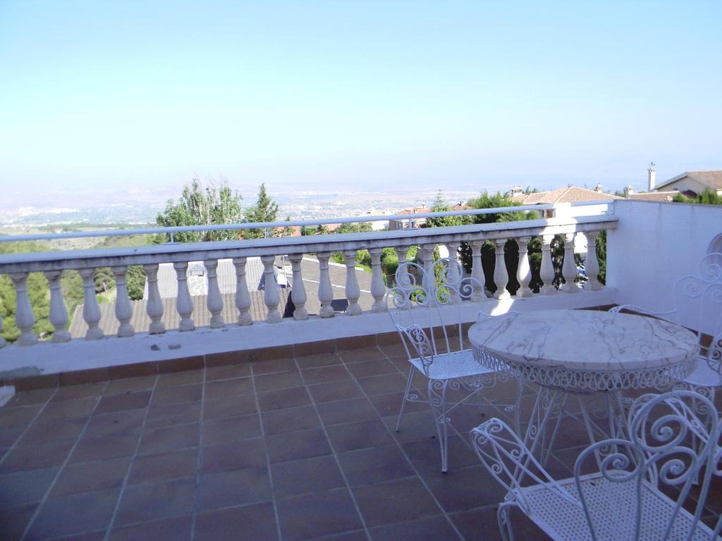 Un balcón o terraza de Apartamentos Turísticos Cumbres Verdes