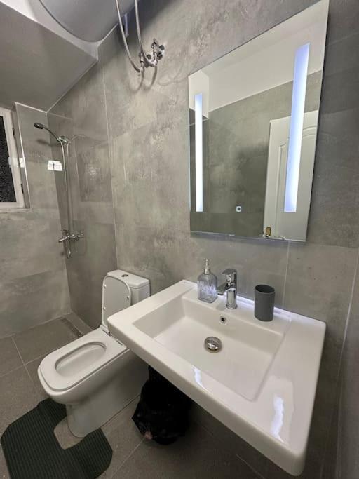 Bejart Apartment 4 - Image 7