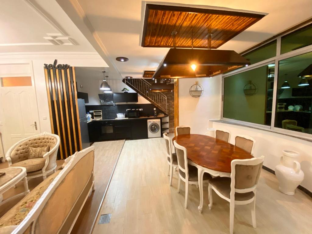Kuchyň nebo kuchyňský kout v ubytování Appartement avec Terasse JACCUZI BARBECUE NETFLIX VUE SUR MER TOTALEMENT GRATUIT sans supplément