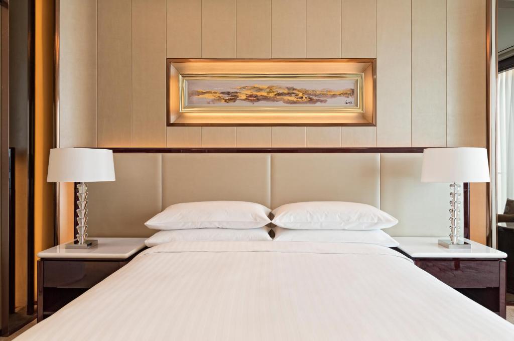 Yiwu Marriott Hotel - Deluxe King Room With Lake View