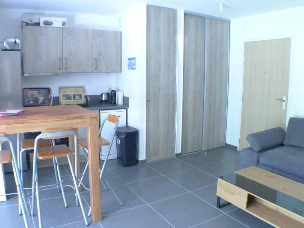 a kitchen and living room with a table and a couch at Appartement Samoëns, 2 pièces, 4 personnes - FR-1-629-128 in Samoëns
