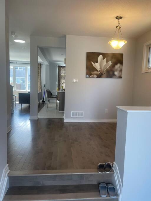 Villa 6 Guests with 3 Bedrooms House near Outlet Mall (Kanada Ottawa