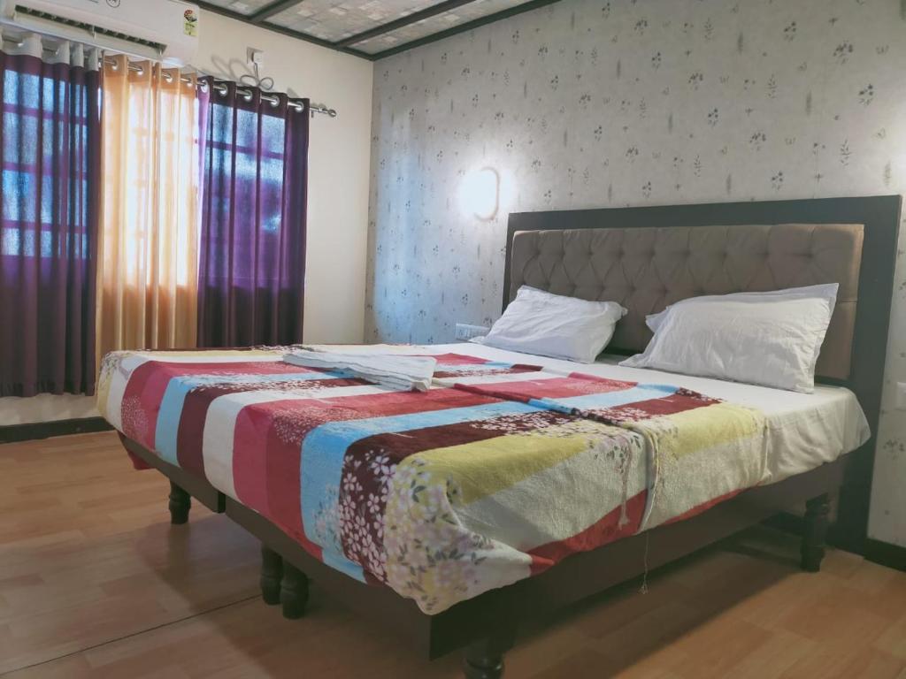 Postel nebo postele na pokoji v ubytování Royal Houseboats