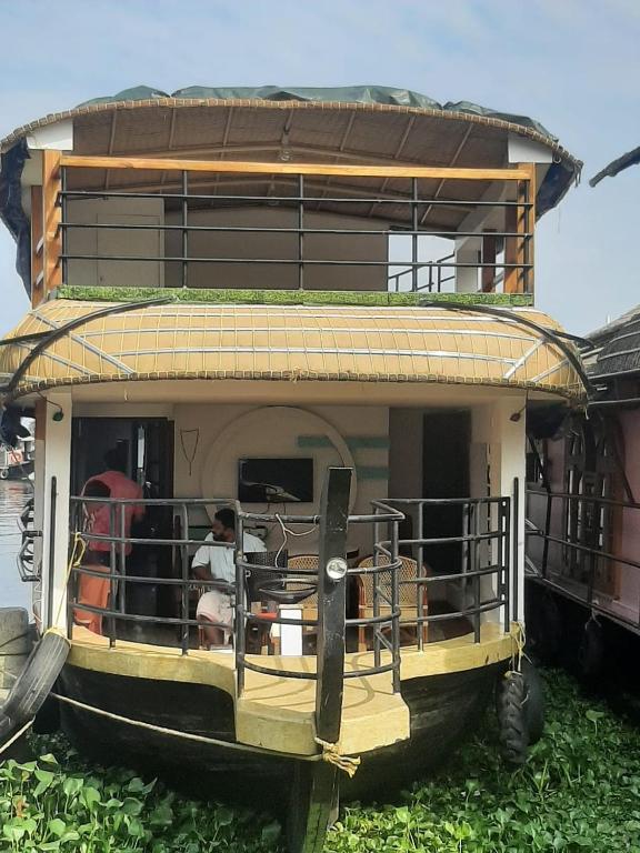 Balkón nebo terasa v ubytování Royal Houseboats