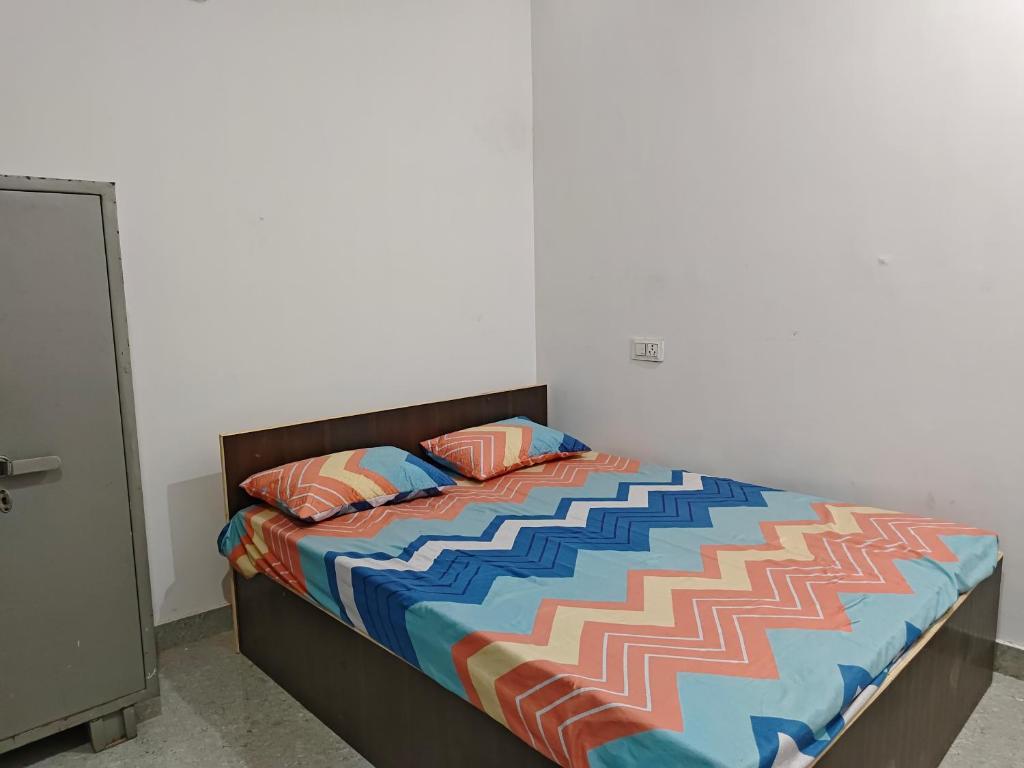 Tempat tidur dalam kamar di ANANYA HOTEL & AYURVEDA HWC