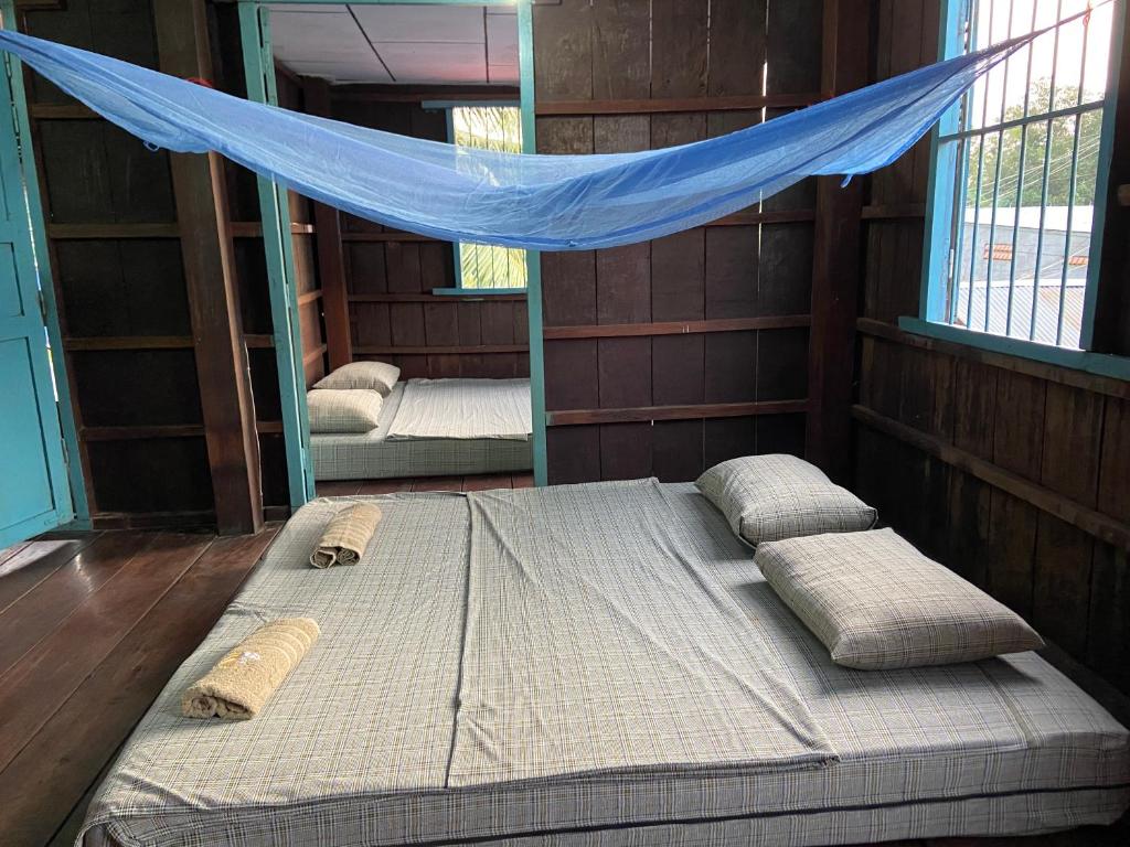 Postel nebo postele na pokoji v ubytování Lazy Mango Home Stay