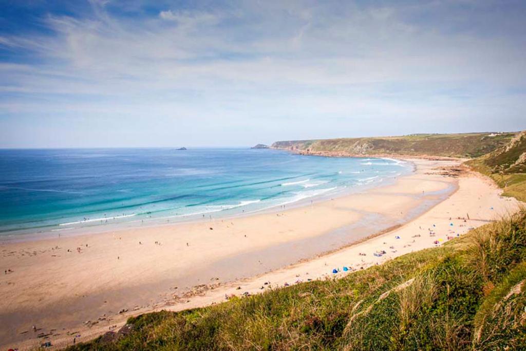 Penrose, Cornish Cottage With Sea Views, Garden & Patio By the Beach - 