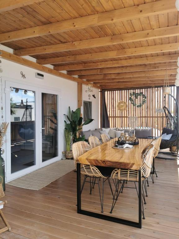 a dining room with a wooden table and chairs at Hollers Holiday Homes Haus Max in Drage