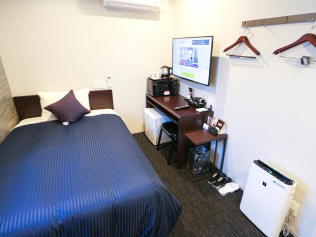 Postel nebo postele na pokoji v ubytování HOTEL LiVEMAX Tokyo Kanda-Ekimae