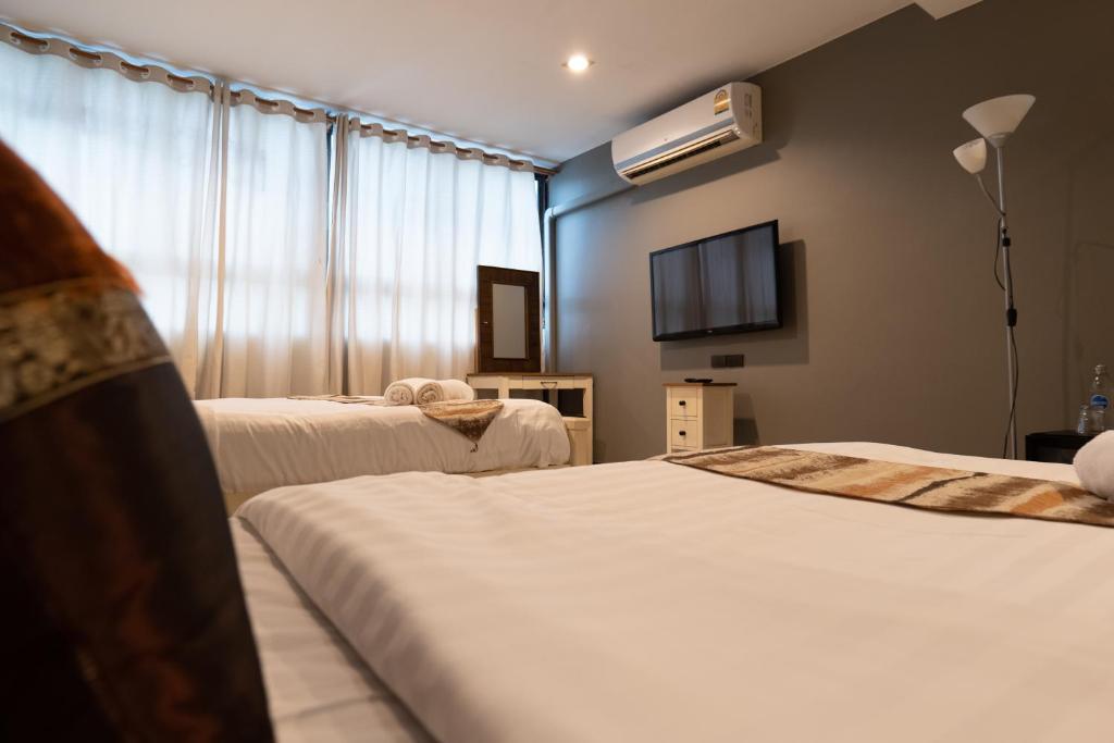 Anandpura Riverside Hotel - Superior Triple Room (City View)