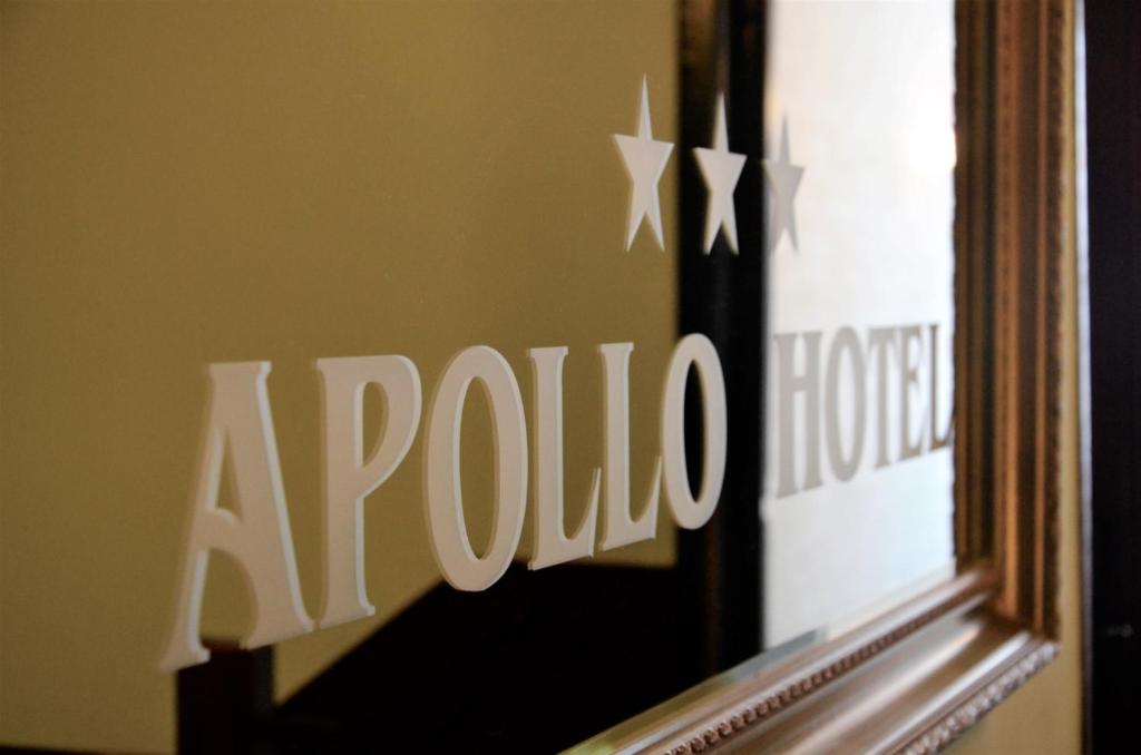 Certifikát, hodnocení, plakát nebo jiný dokument vystavený v ubytování Apollo Hotel
