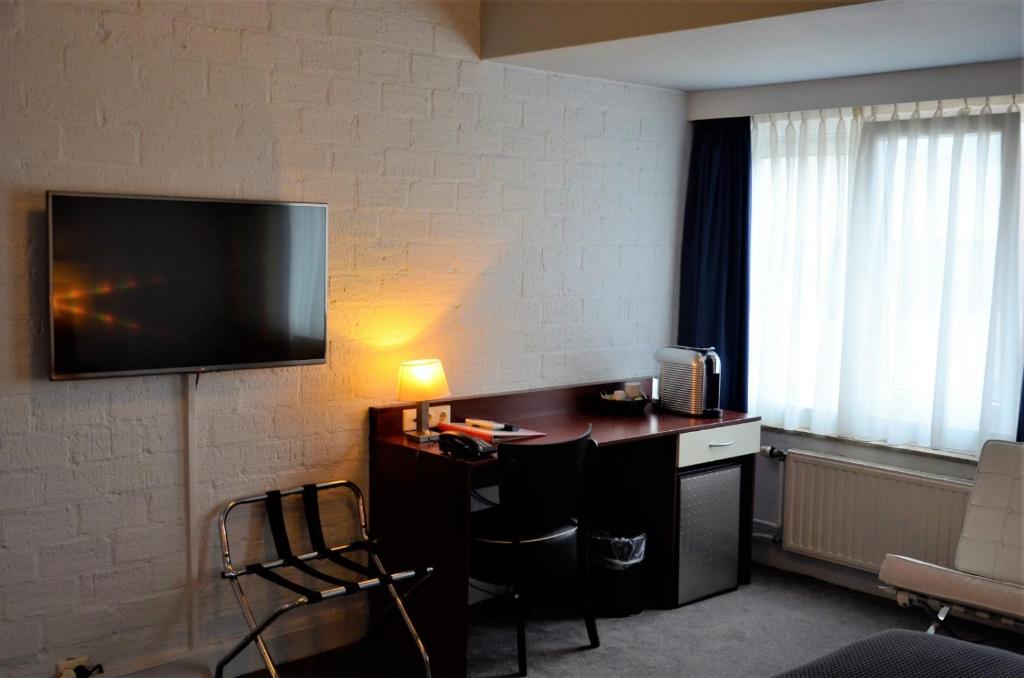 TV a/nebo společenská místnost v ubytování Apollo Hotel