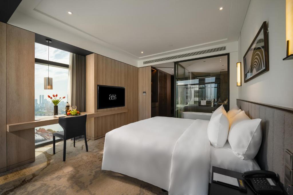 TV/trung tâm giải trí tại Crowne Plaza Danang City Centre by IHG