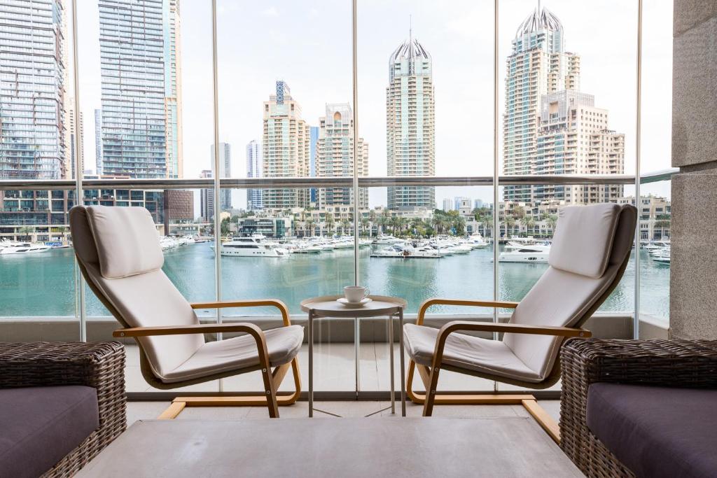 Unbelievable DEAL! Mesmerizing 2BR With Huge Balcony – Waterfront