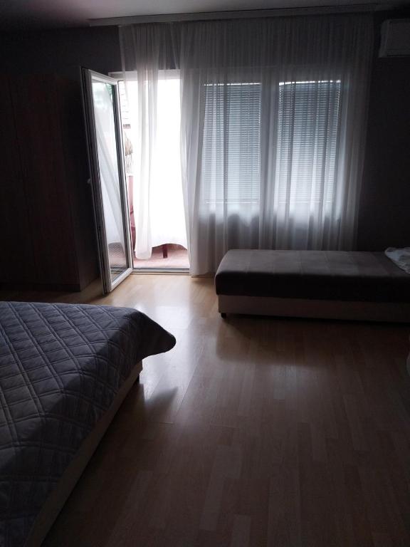 Postel nebo postele na pokoji v ubytování Apartments Tatjana