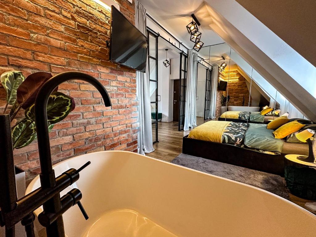 Posteľ alebo postele v izbe v ubytovaní Apartament Zielone Fotele Starówka