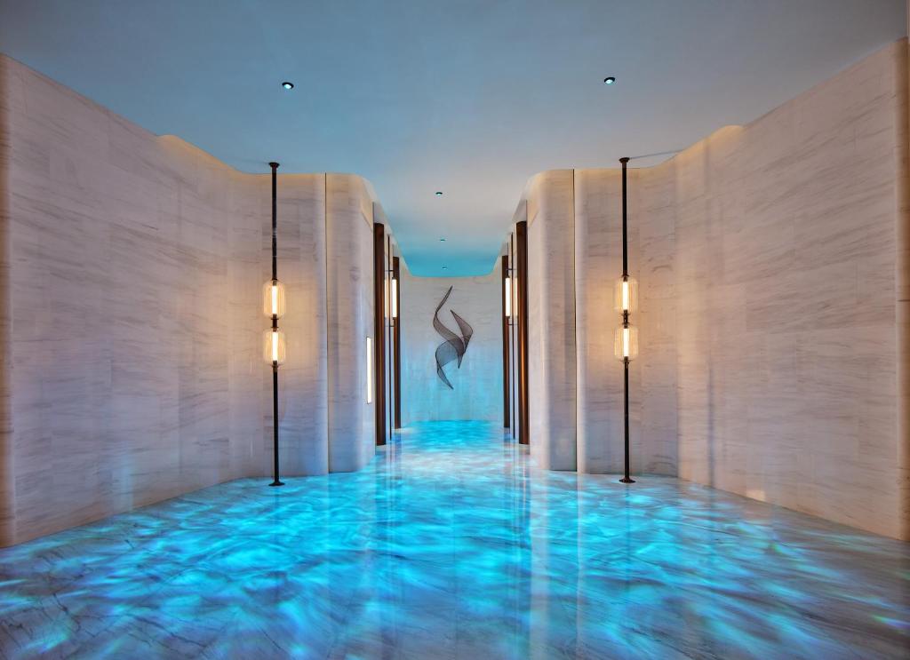 Bazén v ubytování Renaissance Zhuhai Hotel nebo v jeho okolí