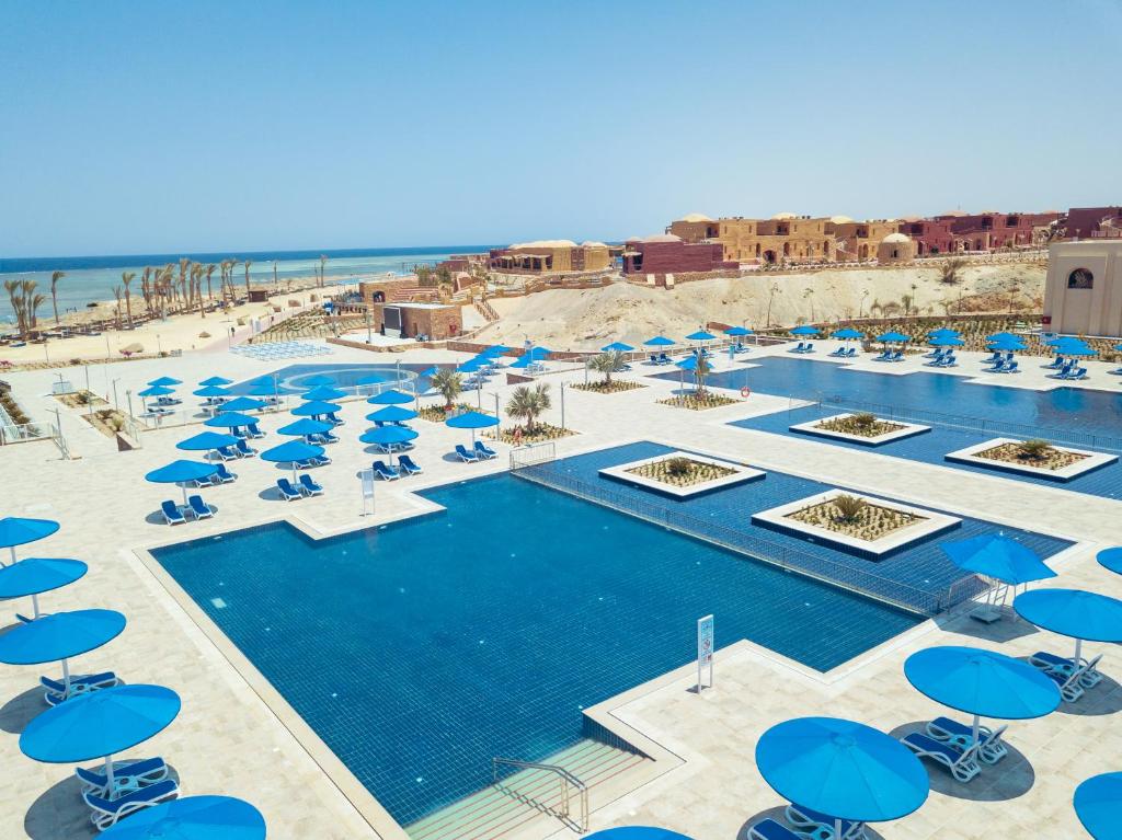 Bazén v ubytování Pickalbatros Villaggio Aqua Park - Portofino Marsa Alam nebo v jeho okolí
