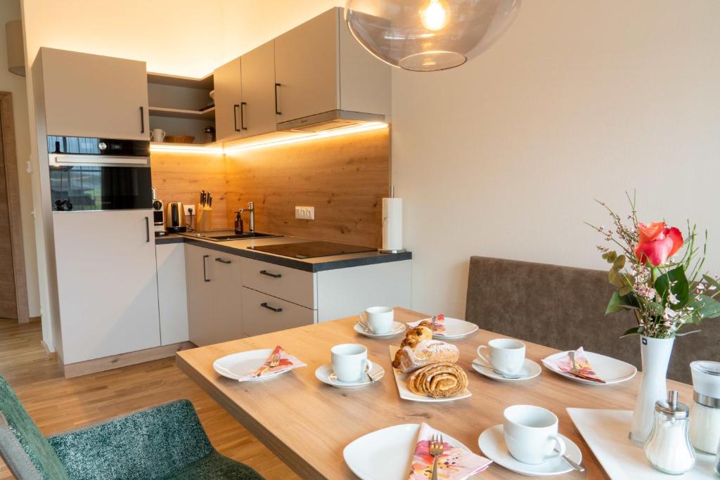 Kuchyňa alebo kuchynka v ubytovaní Bauernhofhotel "die Unterbergerin" - Zimmer mit Frühstück und Ferienwohnungen in Gastein mit GRATIS Thermeneintritt