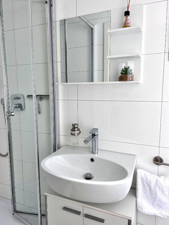 Prime Host Balcony Apartment - 15