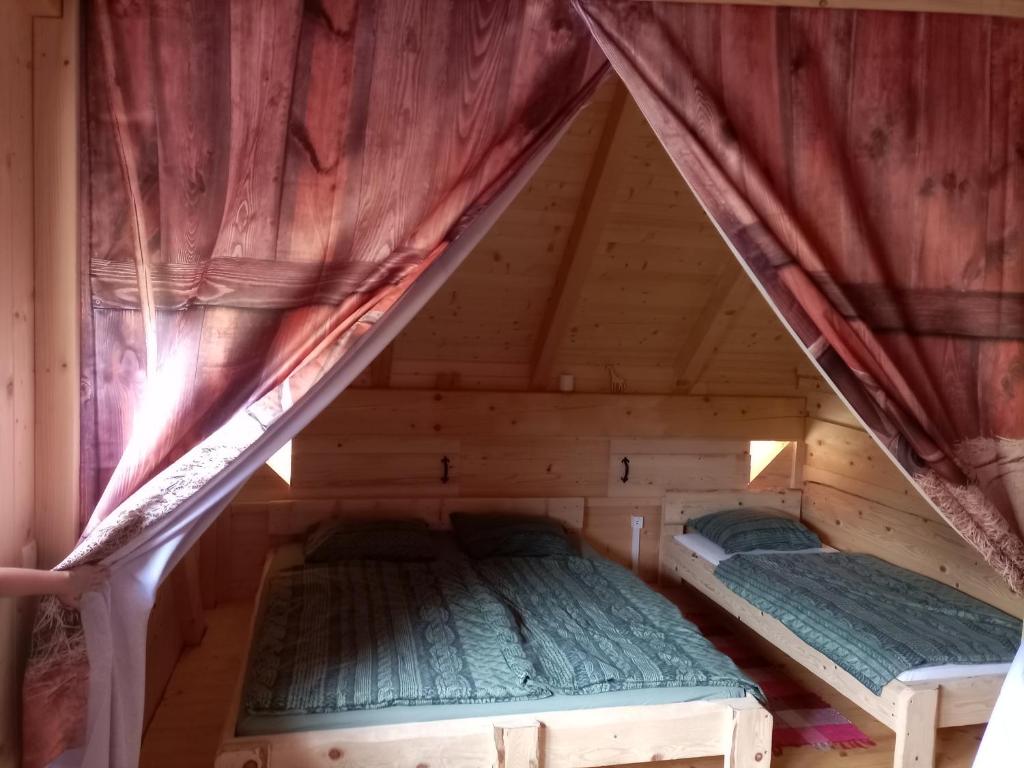 Postel nebo postele na pokoji v ubytování Kamp Beli gaber