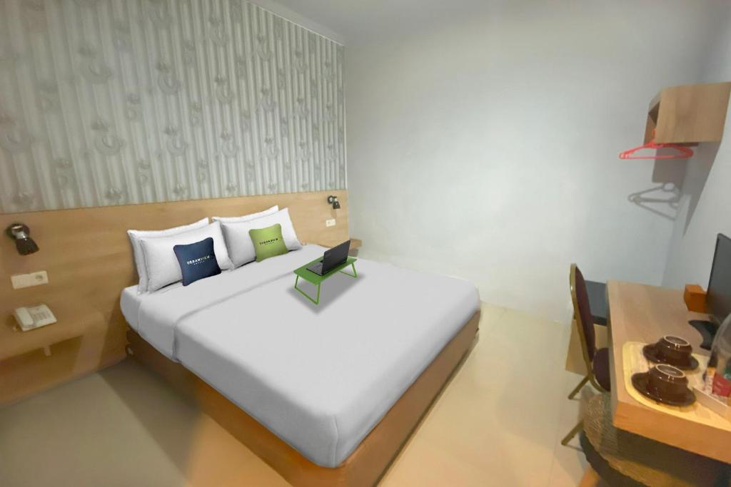 Urbanview Hotel Mulia Indah Palopo - Housity