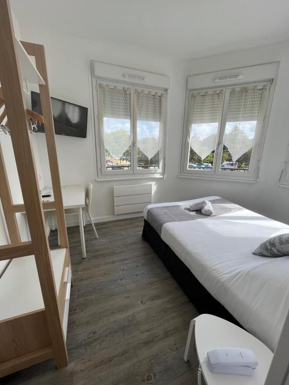 Postel nebo postele na pokoji v ubytování Hôtel Agena