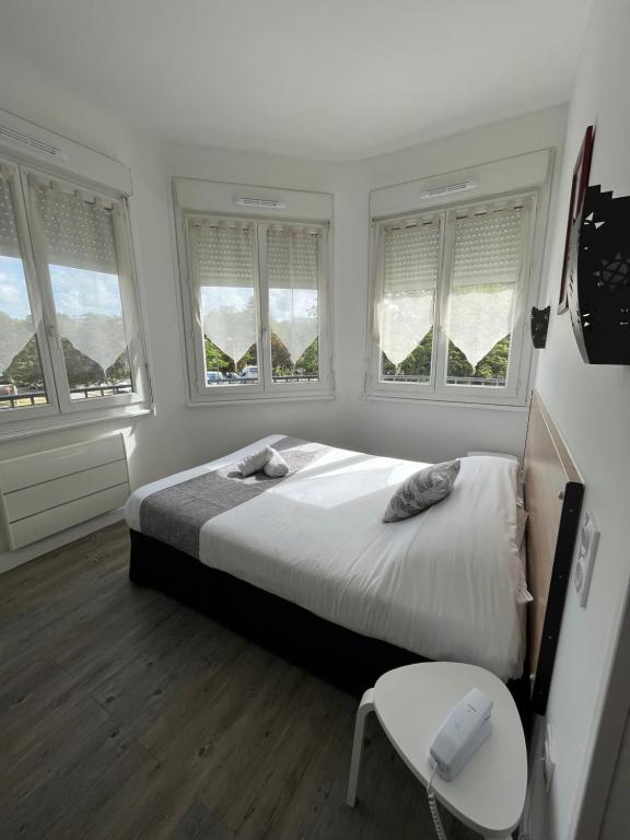Postel nebo postele na pokoji v ubytování Hôtel Agena