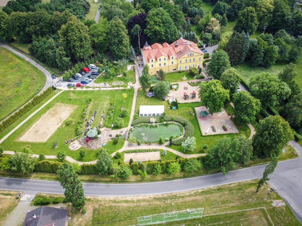 an aerial view of a house and a park at Bynovecký Zámeček in Bynovec