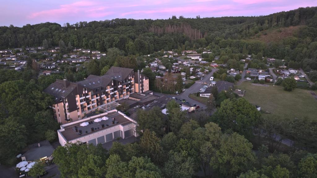 an aerial view of a building in the middle of a forest at Hotelpark der Westerwald Treff in Oberlahr