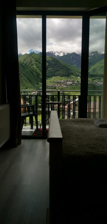 Vista general d'una muntanya o vistes d'una muntanya des de l'hostal o pensió