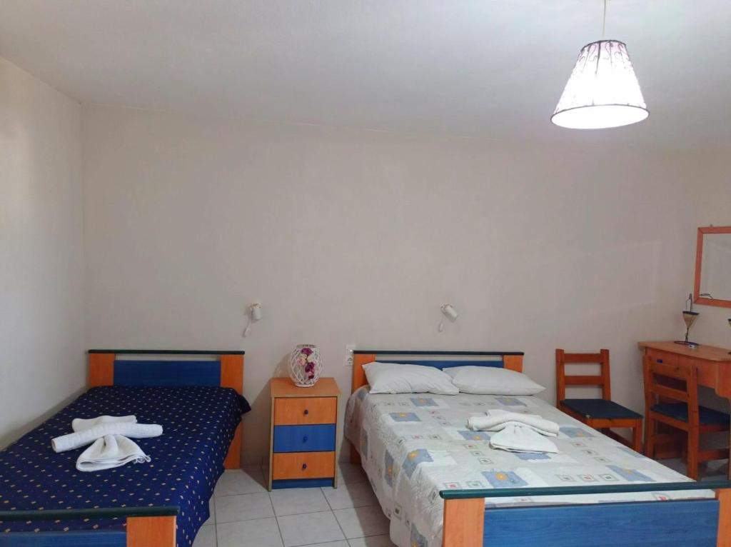 Limanaki Studios - Chambre Triple Avec Terrasse