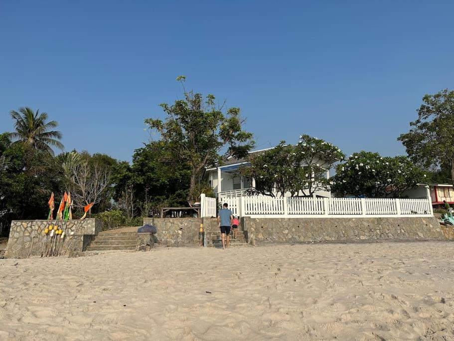 Fotografie z fotogalerie ubytování Huahin Beach House Right on the Beach v destinaci Hua Hin