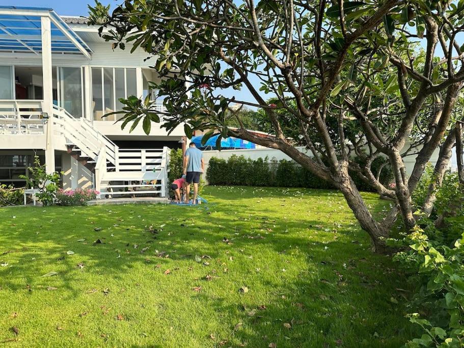 Fotografie z fotogalerie ubytování Huahin Beach House Right on the Beach v destinaci Hua Hin